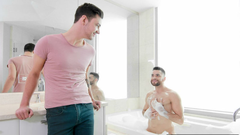Blake Carson and Hugo Diaz fuck hard in the bathtub at Gay Room